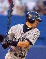 Mariners' Ichiro marks 400th hit of his MLB career